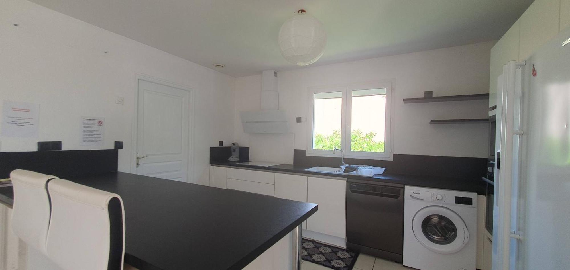 La De L'olivier Piscine Privee Et Parking Holiday home *